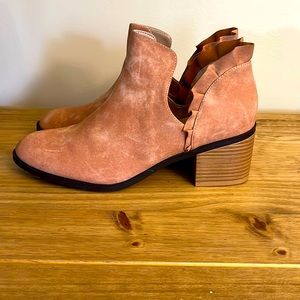 Comfort sole pink ruffle booties size 10